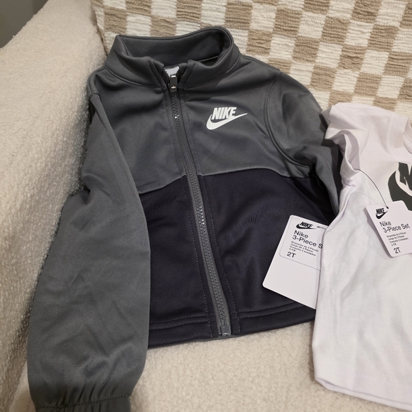 Nike 3-Piece Essential Track Suit Set Size 2T Gray, White NWT! - Picture 5 of 16